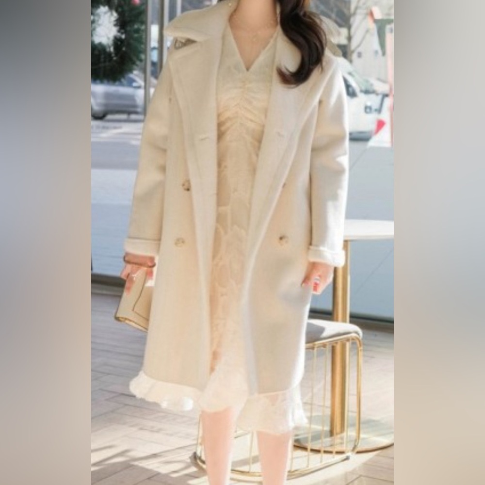 NWOT Korean Clothing Brand Attrang Long Cream colored Mustang Coat